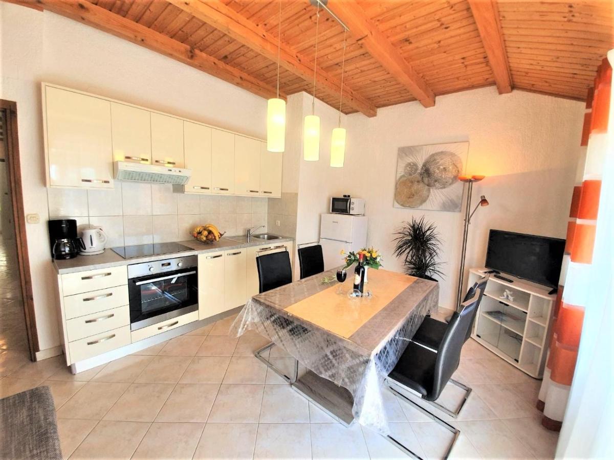 Apartments Angela Kampor Екстер'єр фото