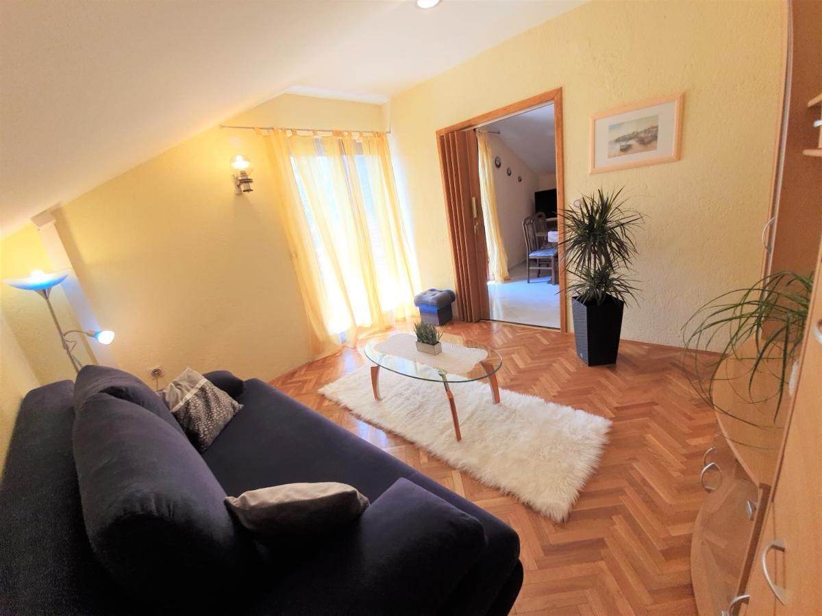 Apartments Angela Kampor Екстер'єр фото