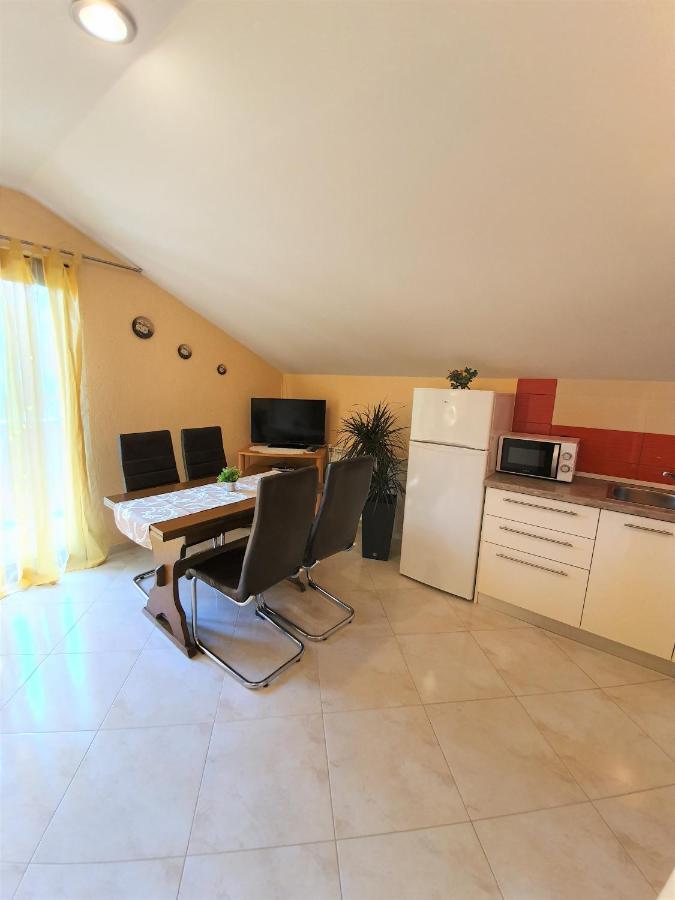 Apartments Angela Kampor Екстер'єр фото